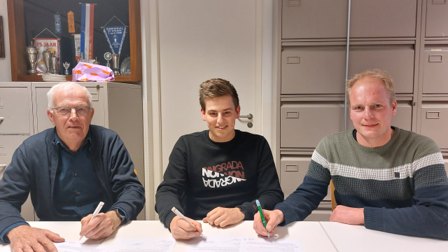 Contractondertekening Thomas van Olst